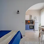 Mediterranea Apartment- Station - Free Wifi&netflix アパート