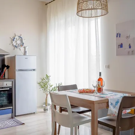 Mediterranea Apartment- Station - Free Wifi&netflix شقة باري